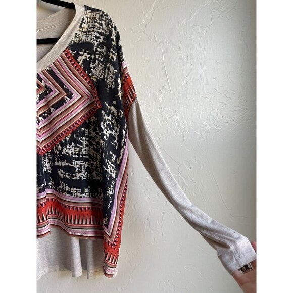 Cabi Tribal Tee Aztec Silk Panel Cream V-neck Tee Size XS Boho Scarf #768 - Picture 5 of 9